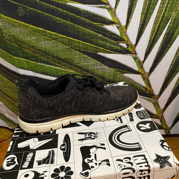 Sketchers Running Shoes - Picture 5 of 9